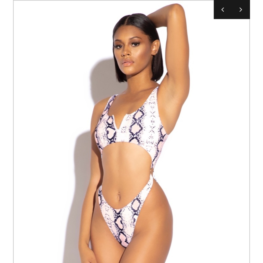 One piece cutout bathing suit